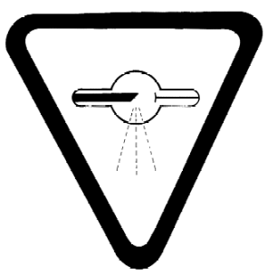 Étiquette de mise en garde qui est décrite par un triangle inversé contenant un tube avec un cercle au centre, émettant des lignes en pointillé, incluant les mots “CAUTION: X-RAYS — ATTENTION : RAYONS X”